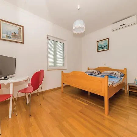 Eight-bedroom Holiday Kosljun With Sea View 01 * Pag Town