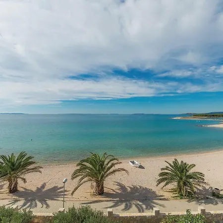 Eight-bedroom Holiday Kosljun With Sea View 01