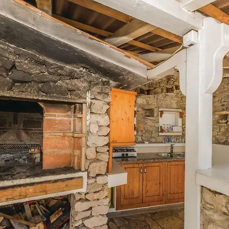 Eight-bedroom Holiday Kosljun With Sea View 01