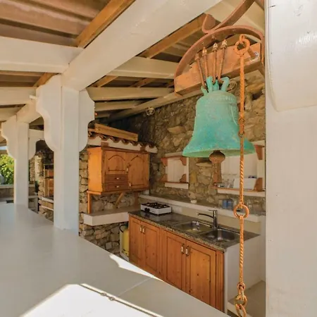 Eight-bedroom Holiday Kosljun With Sea View 01