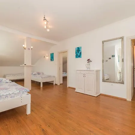 Eight-bedroom Holiday Kosljun With Sea View 01 *