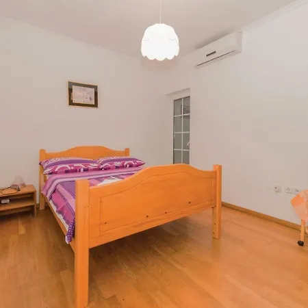 Hébergement de vacances Eight-bedroom Holiday Kosljun With Sea View 01 Pag Town
