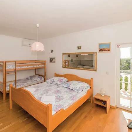 Eight-bedroom Holiday Kosljun With Sea View 01 *