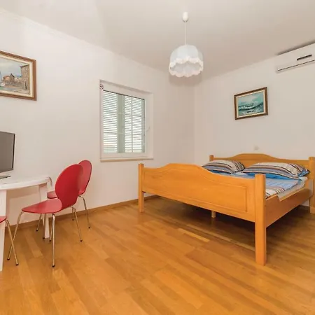 Holiday home Eight-bedroom Holiday Kosljun With Sea View 01